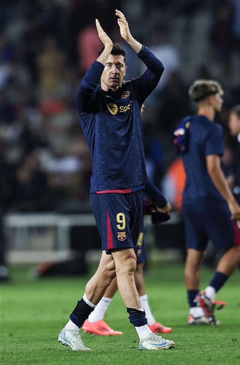 La Liga Lewandowski scores as Barca maintains unbeaten start season