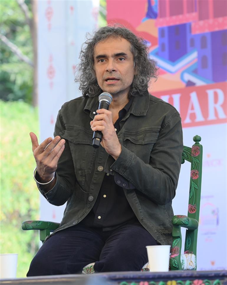 इम्तियाज की अगली फिल्म जिसमें दिलजीत मुख्य भूमिका में हैं, प्रेम और लालसा की कहानी है, जो बैसाखी 2026 पर रिलीज होगी