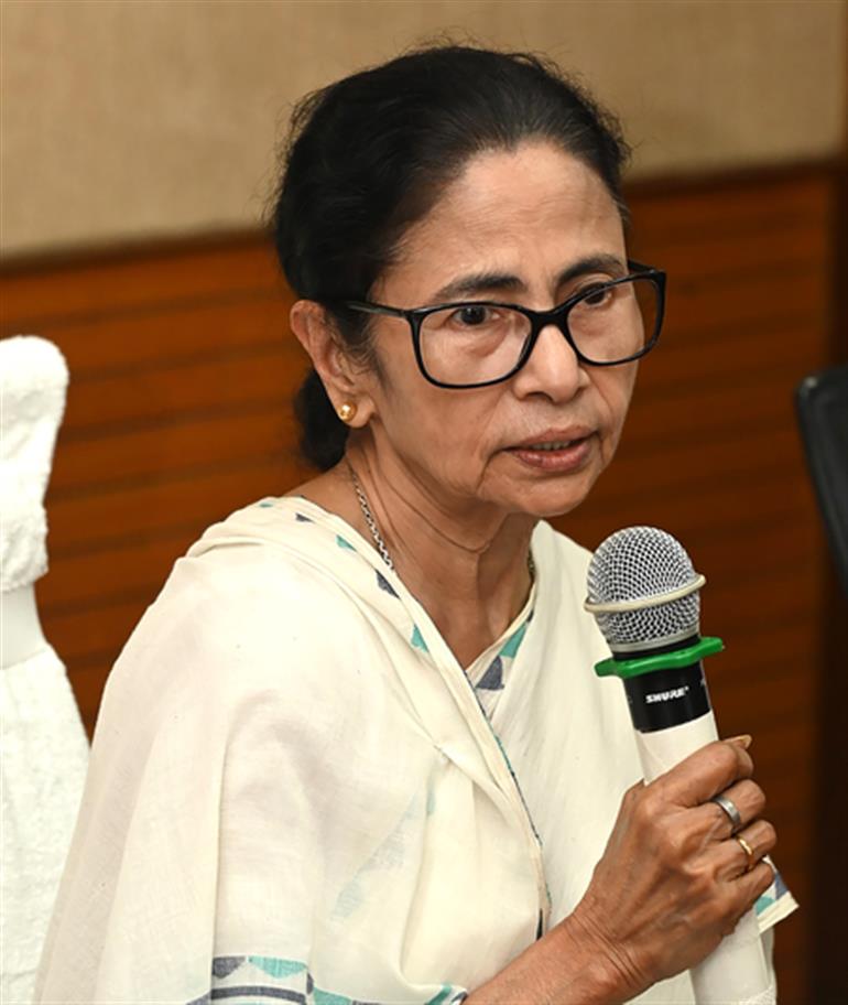 बंगाल की मुख्यमंत्री ने गोरखालैंड मुद्दे पर वार्ताकार की नियुक्ति का विरोध करते हुए प्रधानमंत्री मोदी को पत्र लिखा