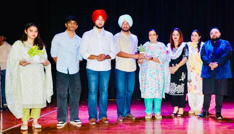 ਡੀ.ਏ.ਵੀ. ਕਾਲਜ ਵੱਲੋਂ ਆਯੋਜਿਤ ਸੱਭਿਆਚਾਰਕ ਮੇਲਾ “ਉਮੀਦ” — ਨਸ਼ਿਆਂ ਵਿਰੁੱਧ ਸੱਭਿਆਚਾਰਕ ਜੰਗ