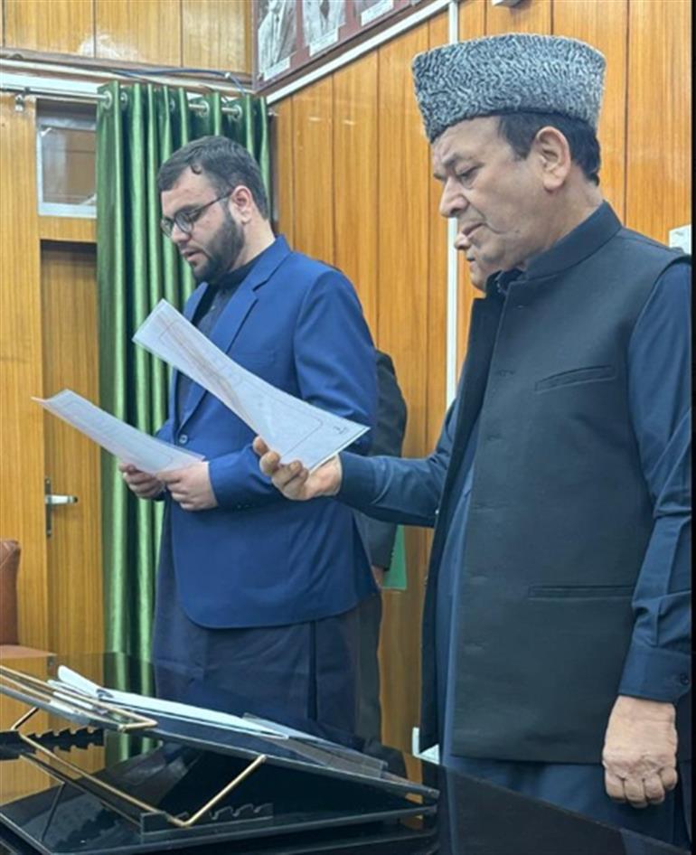 भाजपा की देवयानी राणा और पीडीपी के आगा मुंतज़िर ने जम्मू-कश्मीर में विधायक पद की शपथ ली
