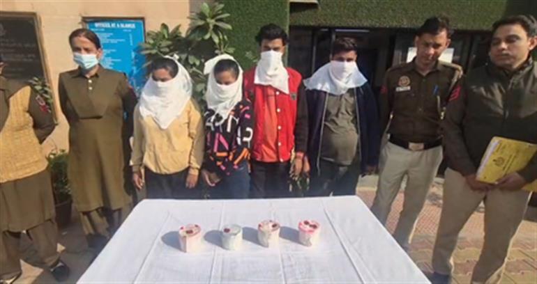 दिल्ली पुलिस ने किरायेदार बनकर बुजुर्ग महिला से लूटपाट के आरोप में चार लोगों को किया गिरफ्तार