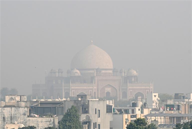 Delhi’s air quality deteriorates again, AQI climbs to 385 as cold wave deepens pollution crisis