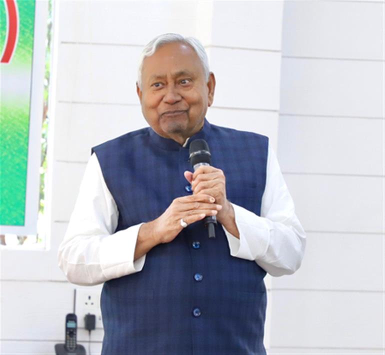 महिला सशक्तिकरण: नीतीश कुमार ने बिहार की 10 लाख महिलाओं को 10,000 रुपये हस्तांतरित किए