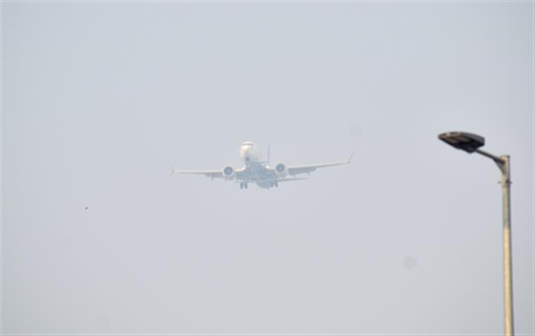 इंडिगो संकट के बीच दिल्ली हवाई अड्डे ने यात्री परामर्श जारी किया, यात्रियों से उड़ान की स्थिति की जाँच करने का आग्रह किया