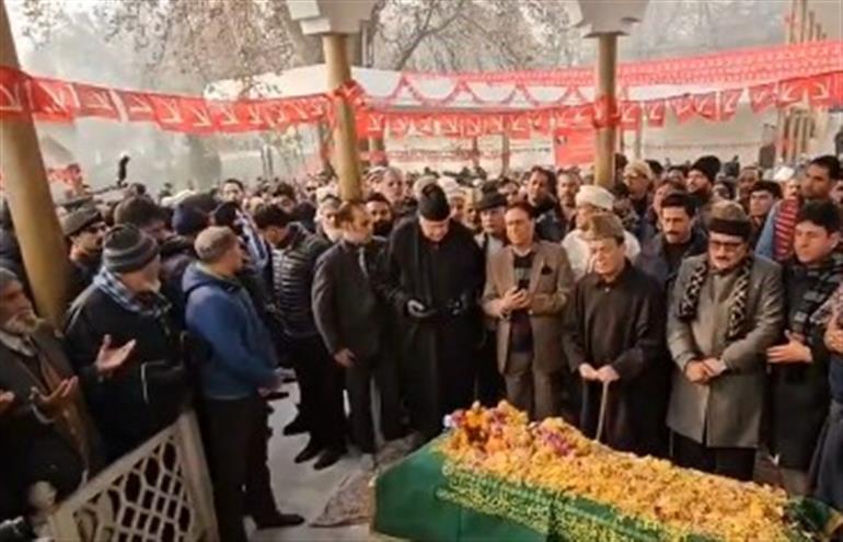 नेशनल कॉन्फ्रेंस के संस्थापक की जयंती पर, फारूक अब्दुल्ला ने कहा कि जम्मू-कश्मीर सरकार 'धार की धार' पर काम कर रही है