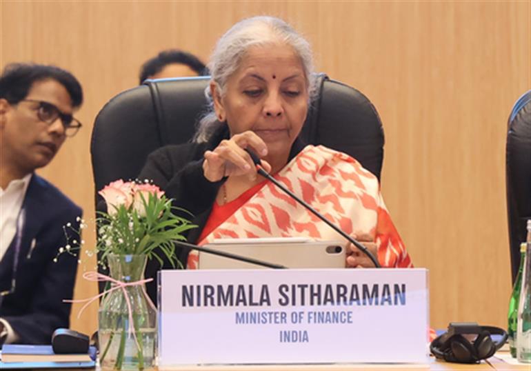 सीमा शुल्क सुधार अगला बड़ा काम, रुपया अपना स्वाभाविक स्तर हासिल करेगा: वित्त मंत्री सीतारमण