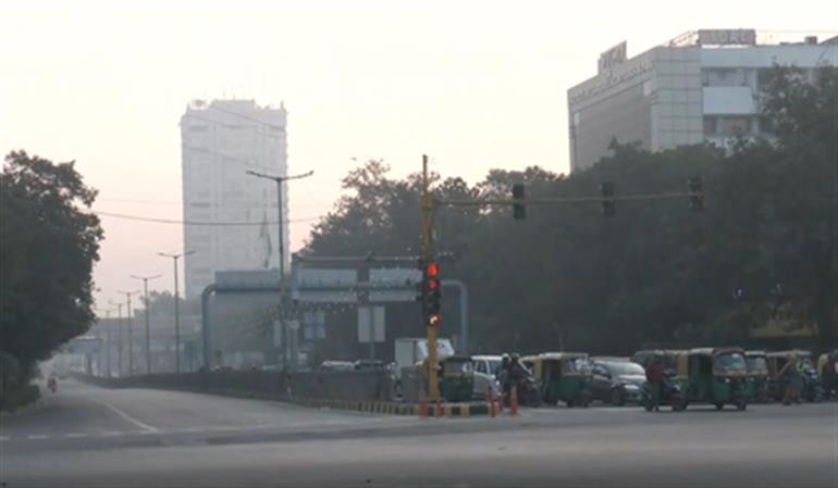दिल्ली में जहरीली हवा का कहर जारी, AQI खराब बना हुआ है