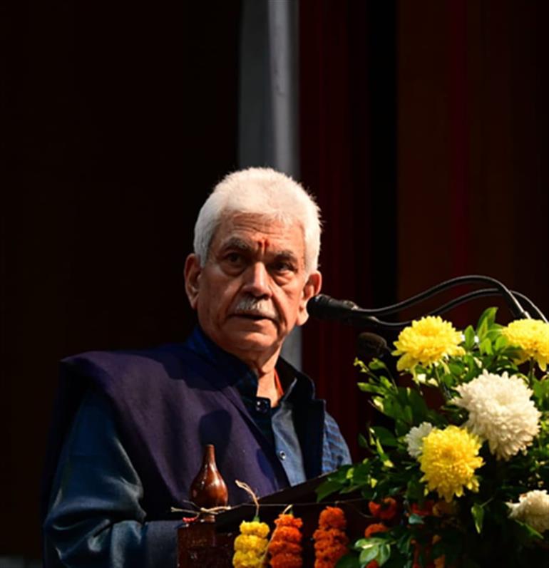 जम्मू-कश्मीर के उपराज्यपाल ने ऑपरेशन सिंदूर और बाढ़ से प्रभावित लोगों के लिए घर, परिवार स्वास्थ्य बीमा और अन्य सुविधाओं की घोषणा की