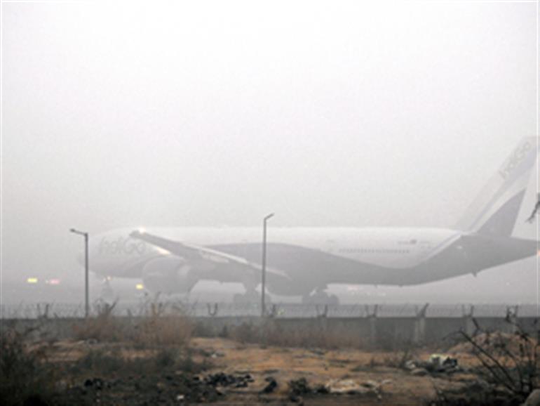 ਸੰਘਣੀ ਧੁੰਦ ਕਾਰਨ ਉਡਾਣ ਸੰਚਾਲਨ ਵਿੱਚ ਵਿਘਨ ਪਿਆ; ਏਅਰਲਾਈਨਾਂ ਨੇ ਯਾਤਰਾ ਸੰਬੰਧੀ ਸਲਾਹ ਜਾਰੀ ਕੀਤੀ