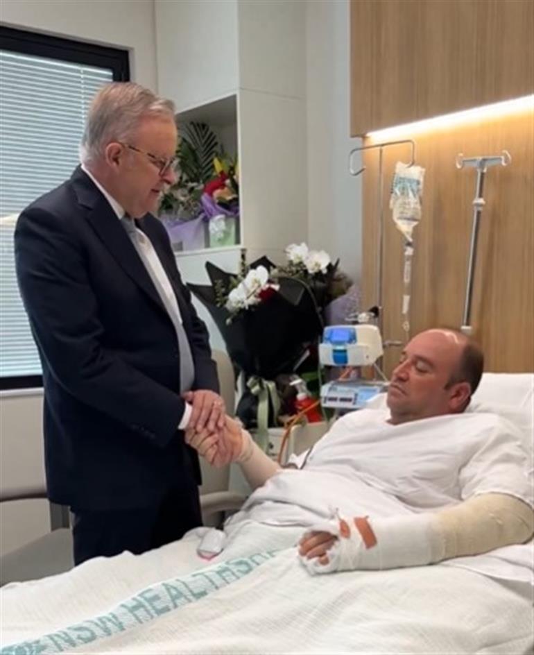 ਆਸਟ੍ਰੇਲੀਆਈ ਪ੍ਰਧਾਨ ਮੰਤਰੀ ਨੇ ਬੌਂਡੀ ਬੀਚ 'ਹੀਰੋ' ਅਹਿਮਦ ਦੀ ਸ਼ਲਾਘਾ ਕੀਤੀ, ਅੱਤਵਾਦੀ ਹਮਲੇ ਤੋਂ ਬਾਅਦ ਏਕਤਾ ਦੀ ਅਪੀਲ ਕੀਤੀ