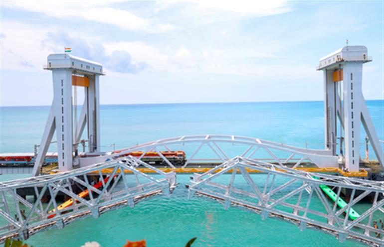 कई अहम पुल भारत के इंफ्रास्ट्रक्चर के पैमाने और विज़न की मिसाल हैं