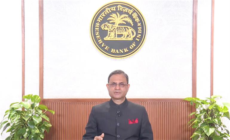 नई CPI सीरीज़ के बीच RBI रेट कट पर रोक लगा सकता है, जब तक कि ग्रोथ कमज़ोर न हो: रिपोर्ट