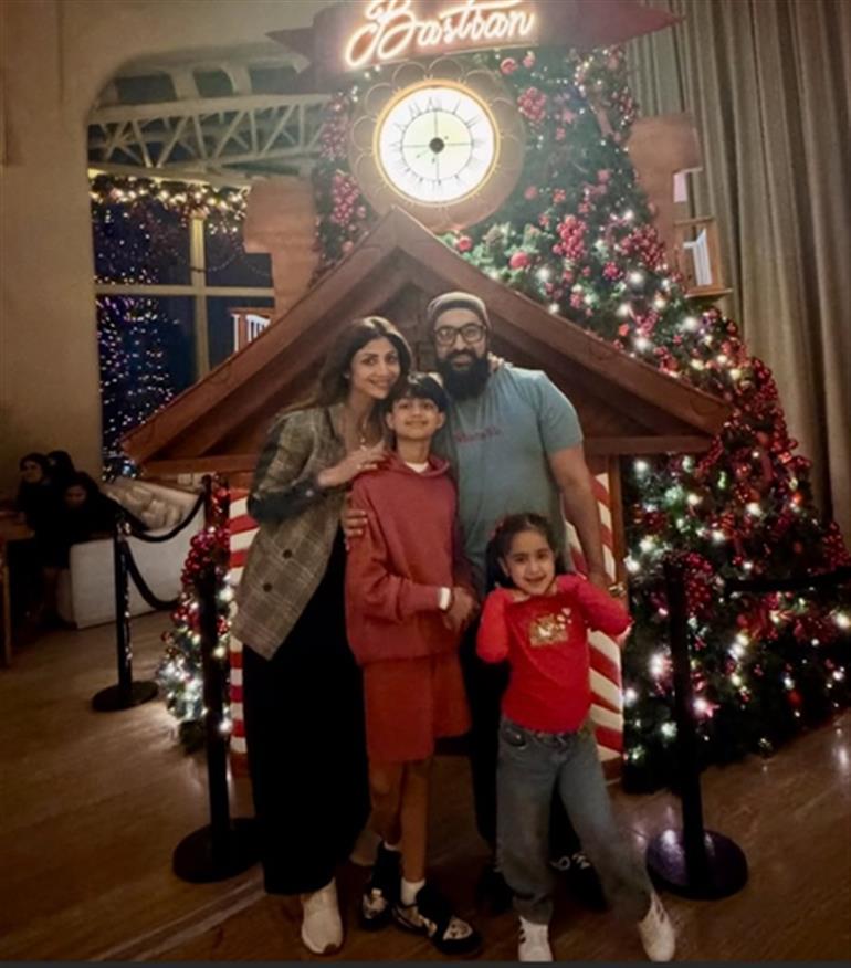 शिल्पा शेट्टी ने परिवार के साथ क्रिसमस मनाया, सेलिब्रेशन की प्यारी झलकियां शेयर कीं