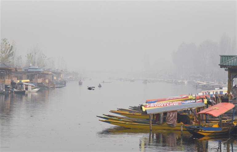 मौसम विभाग ने आज से कश्मीर में बारिश, बर्फबारी का अनुमान लगाया है