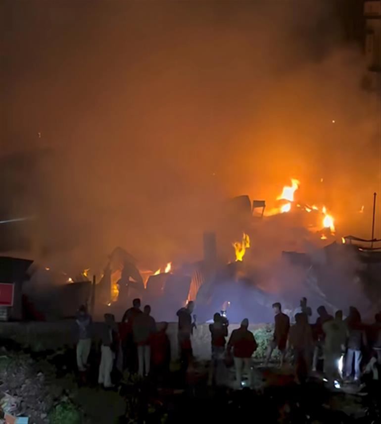 ਬੰਗਾਲ ਦੇ ਬਿਰਾਤੀ ਬਾਜ਼ਾਰ ਵਿੱਚ ਭਿਆਨਕ ਅੱਗ ਲੱਗਣ ਨਾਲ 200 ਦੁਕਾਨਾਂ ਸੜ ਗਈਆਂ; ਕੋਈ ਜਾਨੀ ਨੁਕਸਾਨ ਨਹੀਂ ਹੋਇਆ