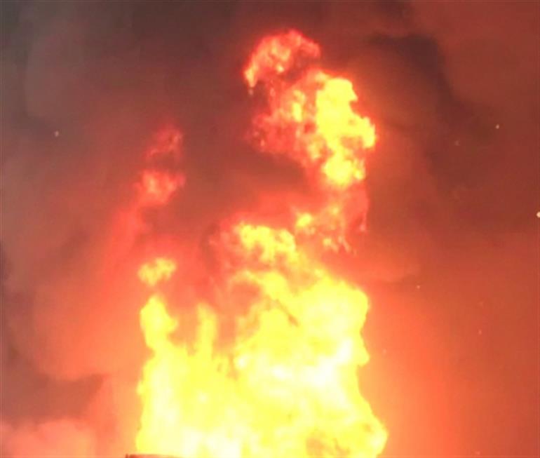 आंध्र प्रदेश के गांव में ONGC के कुएं में गैस लीक और आग लगने से दहशत