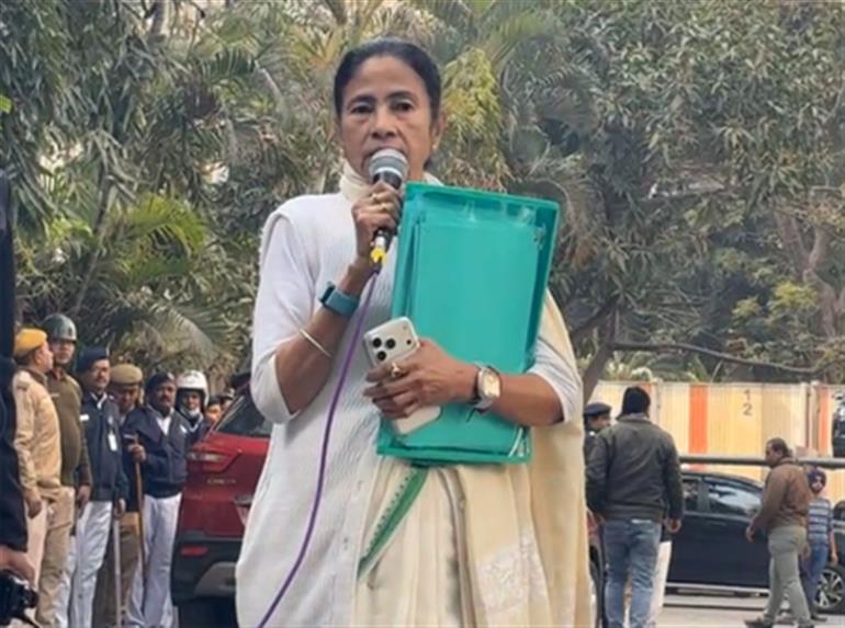 ED ने I-PAC रेड पर CM ममता के दावों का खंडन किया, कलकत्ता HC में याचिका दायर की