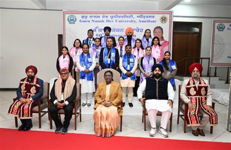 ਰਾਸ਼ਟਰਪਤੀ ਮੁਰਮੂ ਨੇ ਪੰਜਾਬ ਦੇ ਨੌਜਵਾਨਾਂ ਵਿੱਚ ਨਸ਼ਿਆਂ ਦੇ ਖਤਰੇ ਨੂੰ ਉਜਾਗਰ ਕੀਤਾ, ਸਥਾਈ ਹੱਲ ਦੀ ਮੰਗ ਕੀਤੀ