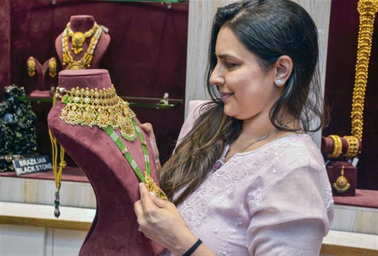 यूरोप पर नए टैरिफ की अमेरिकी धमकियों के बीच सोने, चांदी की कीमतें नई ऊंचाई पर पहुंचीं