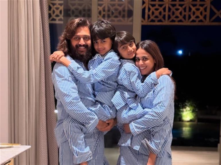 ਰਿਤੇਸ਼ ਦੇਸ਼ਮੁਖ, ਜੇਨੇਲੀਆ ਡਿਸੂਜ਼ਾ ਦੇ ਪੁੱਤਰ ਨੇ ਅੰਤਰਰਾਸ਼ਟਰੀ ਫੁੱਟਬਾਲ ਟੂਰਨਾਮੈਂਟ ਵਿੱਚ 'ਪਲੇਅਰ ਆਫ ਦਿ ਮੈਚ' ਦਾ ਖਿਤਾਬ ਜਿੱਤਿਆ