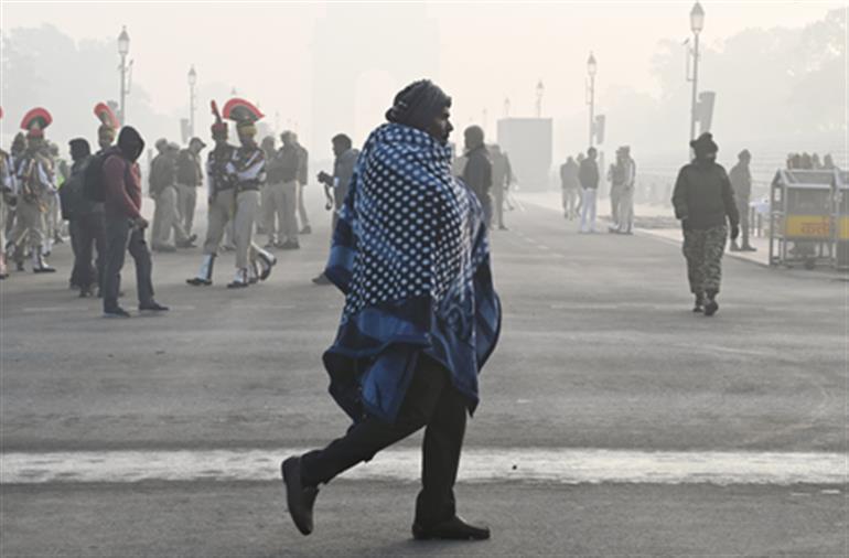 दिल्ली की हवा की क्वालिटी 'बहुत खराब' कैटेगरी में पहुंची