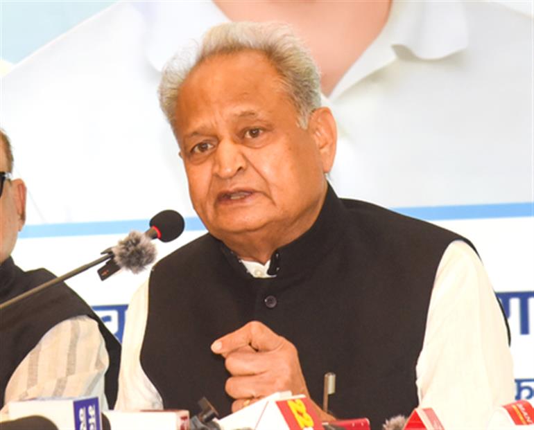 अशोक गहलोत ने ओएमआर शीट पर राजस्थान के मुख्यमंत्री की टिप्पणी पर सवाल उठाए