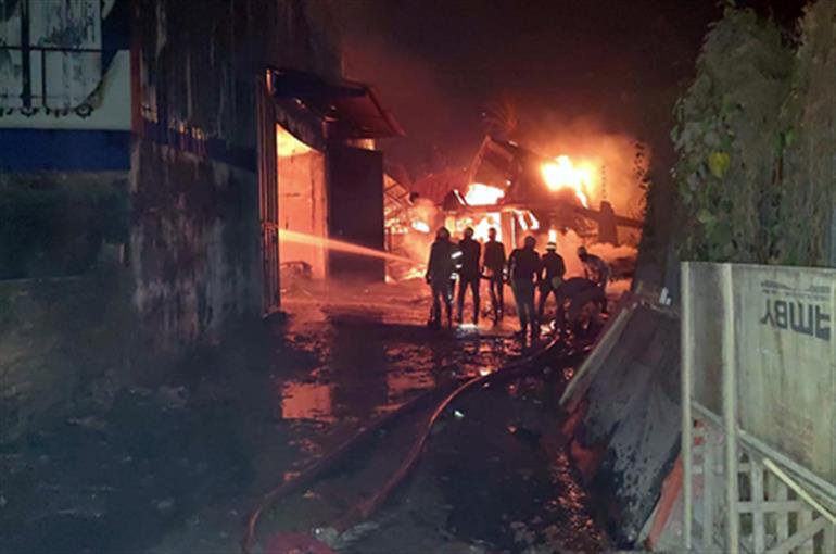 कोलकाता के गोदाम में भीषण आग में तीन लोगों की मौत, कई लापता