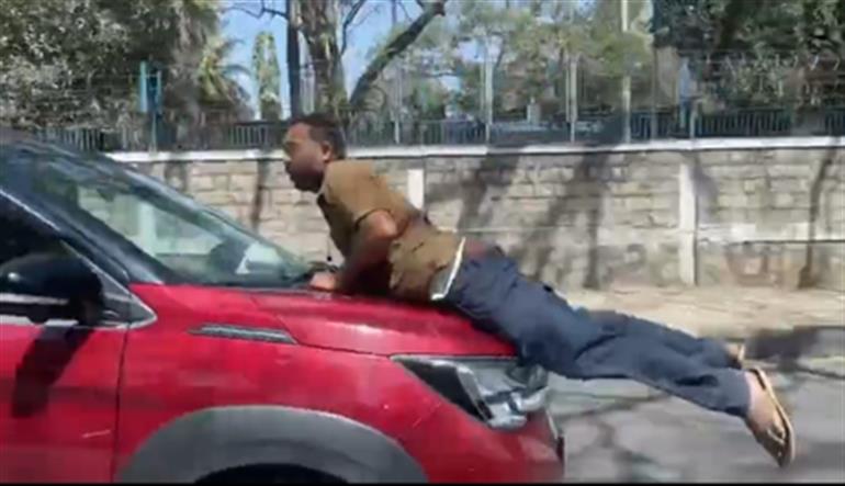 बेंगलुरु में सड़क पर हुई झड़प: एसयूवी चालक के खिलाफ हत्या के प्रयास का मामला दर्ज