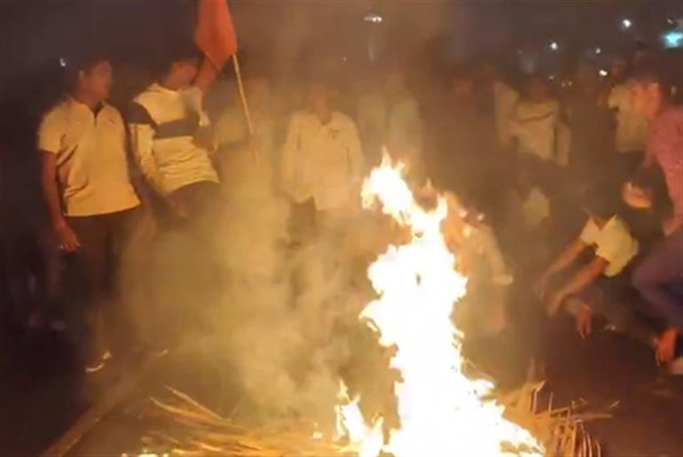 पुणे के बारामती में 21 वर्षीय महिला का अपहरण, ग्रामीणों ने राजमार्ग पर प्रदर्शन किया