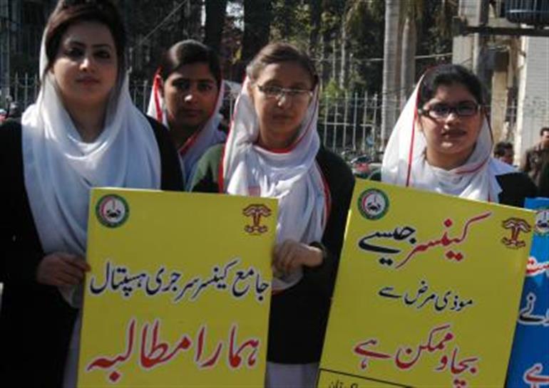 पाकिस्तान में बाल कैंसर से जीवित रहने की दर निराशाजनक बनी हुई है: रिपोर्ट