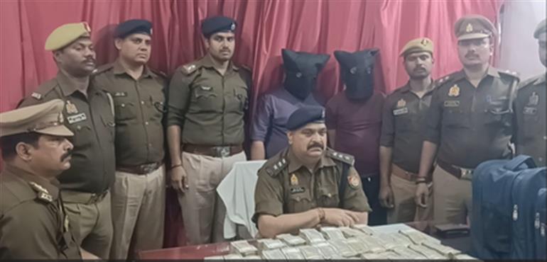 उत्तर प्रदेश के चंदौली में रेलवे पुलिस ने दो लोगों को गिरफ्तार किया, 1.75 करोड़ रुपये नकद जब्त किए