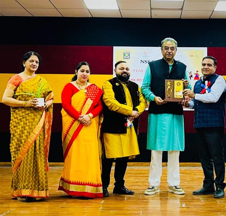 सेवा और राष्ट्रभाव का उत्सव: डीएवी कॉलेज का एनएसएस विशेष शिविर भव्य आध्यात्मिक एवं देशभक्ति समारोह के साथ संपन्न