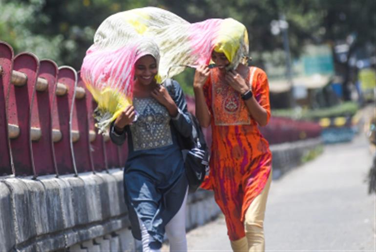 ओडिशा सरकार ने उच्च शिक्षा संस्थानों के लिए लू से निपटने की तैयारी संबंधी दिशानिर्देश जारी किए