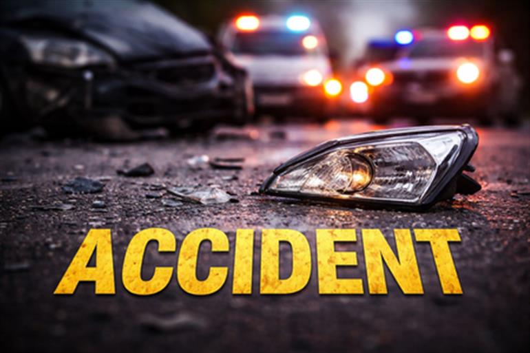 गुजरात के सूरत में कार की टक्कर से पांच लोग घायल