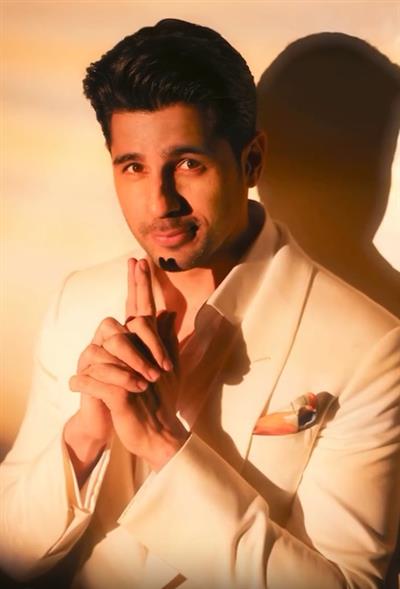 सिद्धार्थ मल्होत्रा ​​ने 'स्पॉटलाइट में, जहाँ कहानी शुरू होती है' की एक झलक दिखाई