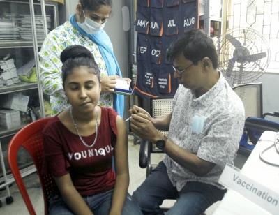 HPV वैक्सीन लड़कियों और महिलाओं में प्रीकैंसरस घावों को रोकने में मदद कर सकती है