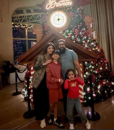 शिल्पा शेट्टी ने परिवार के साथ क्रिसमस मनाया, सेलिब्रेशन की प्यारी झलकियां शेयर कीं