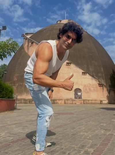 गुरमीत चौधरी कहते हैं कि टॉम क्रूज़ उन्हें अपनी सीमाओं को तोड़ने के लिए प्रेरित करते हैं