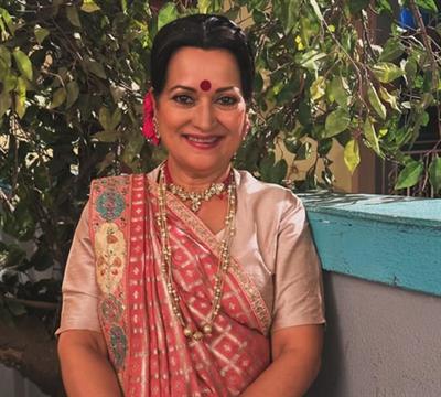 हिमानी शिवपुरी ने याद किया कि 38 साल पहले शाहरुख खान ने उस फिल्म में जूनियर आर्टिस्ट के तौर पर काम किया था जिसमें वह मुख्य नायिका थीं।